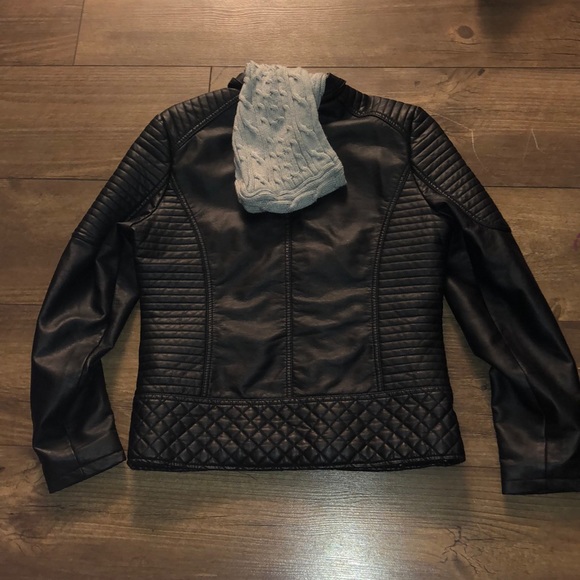 leather jacket - Picture 3 of 3